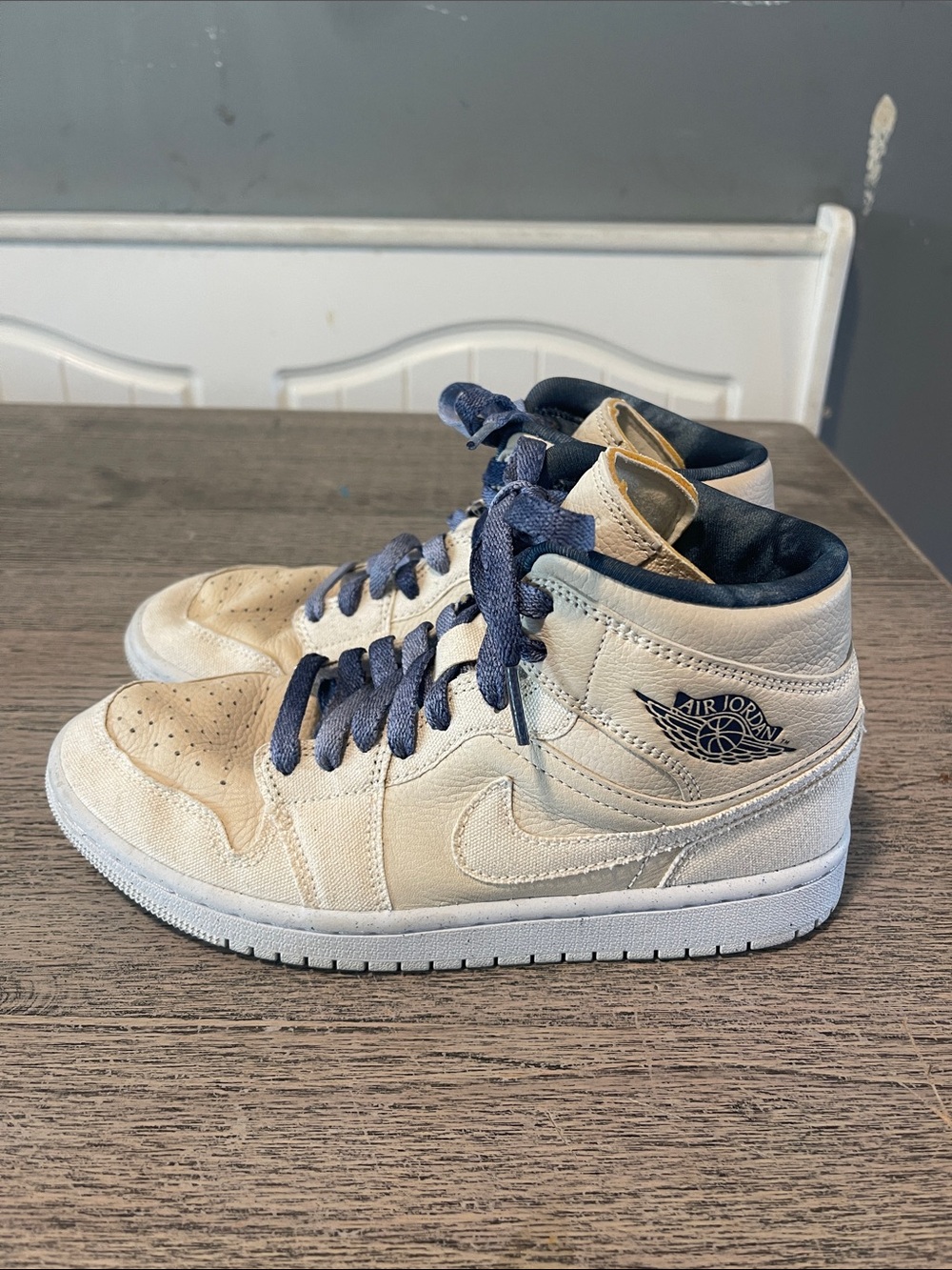 Nike Air Jordan 1 Mid SE Sanddrift Women's Size 7 Sail-Midnight Navy